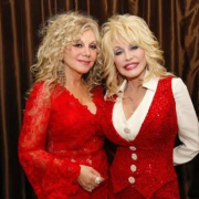 Dolly Parton’s Sister-teamhousetv.com